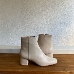 Off white leather & other stories ankle boots, size 8.